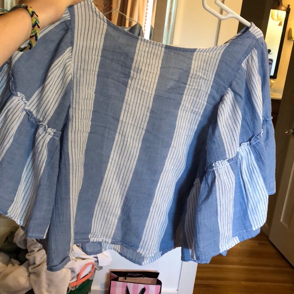 American Eagle white and blue striped blouse - Picture 4 of 4